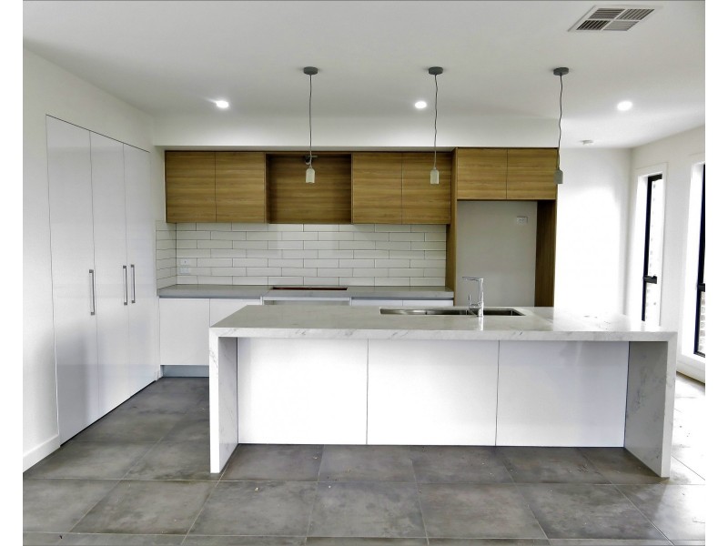 92 Gallantry Avenue, Craigieburn VIC 3064