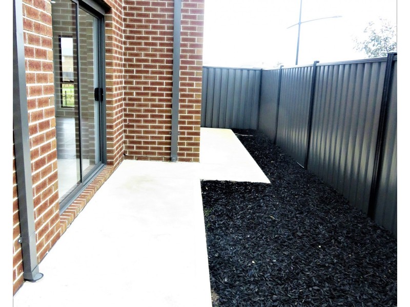 92 Gallantry Avenue, Craigieburn VIC 3064