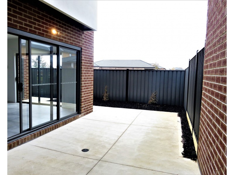 92 Gallantry Avenue, Craigieburn VIC 3064