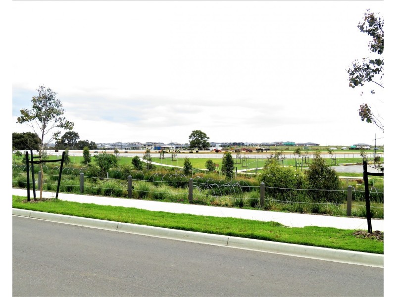 92 Gallantry Avenue, Craigieburn VIC 3064