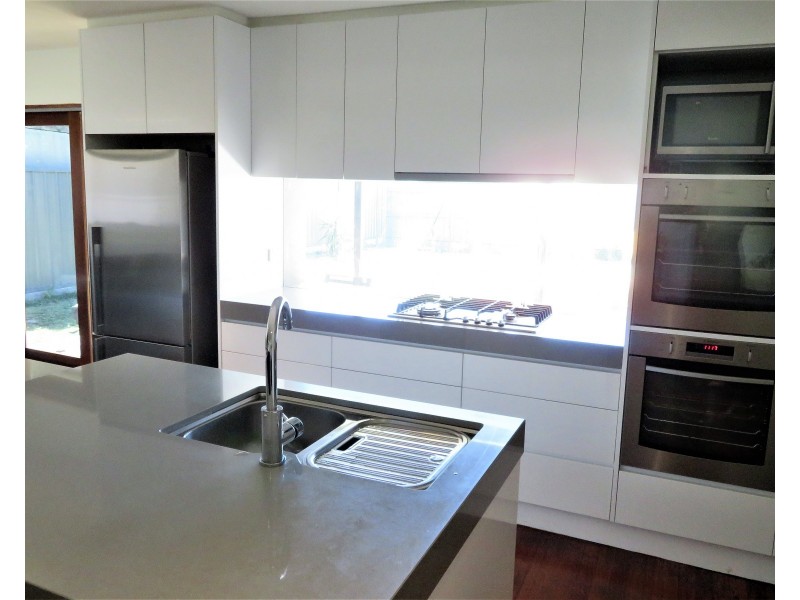 4 Kelvin Grove, South Morang VIC 3752