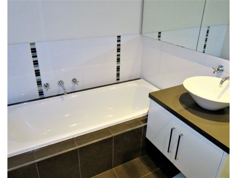 4 Kelvin Grove, South Morang VIC 3752