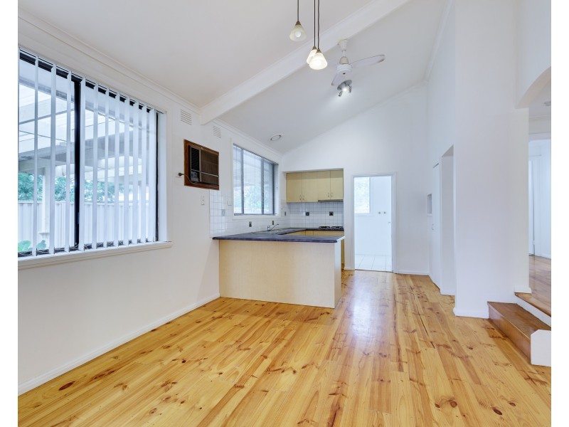 27 Stonehaven Drive, Thomastown VIC 3074