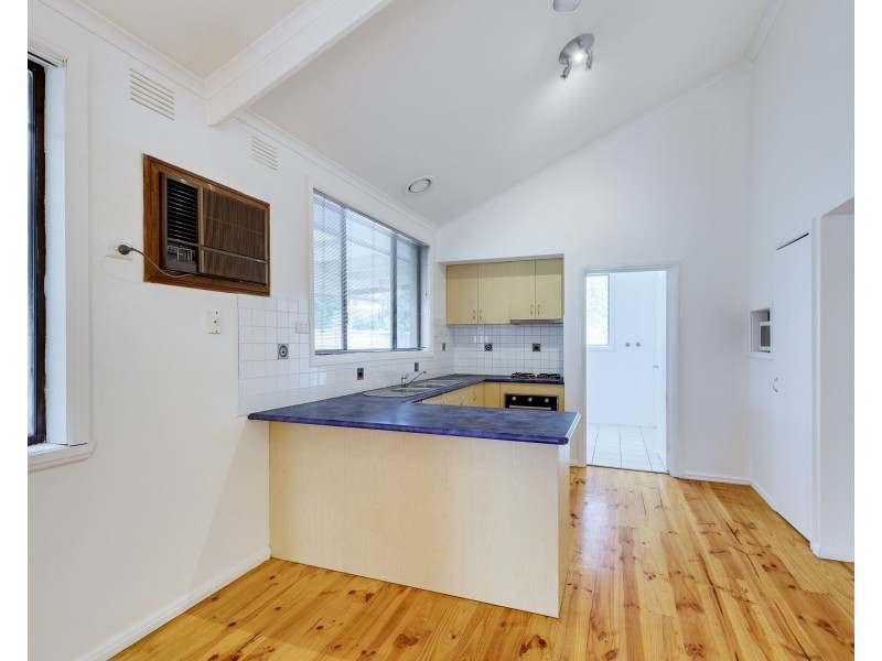 27 Stonehaven Drive, Thomastown VIC 3074