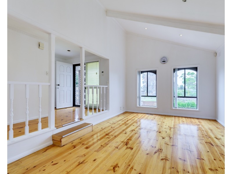 27 Stonehaven Drive, Thomastown VIC 3074