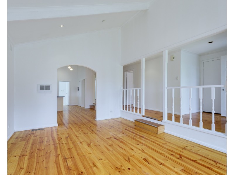 27 Stonehaven Drive, Thomastown VIC 3074