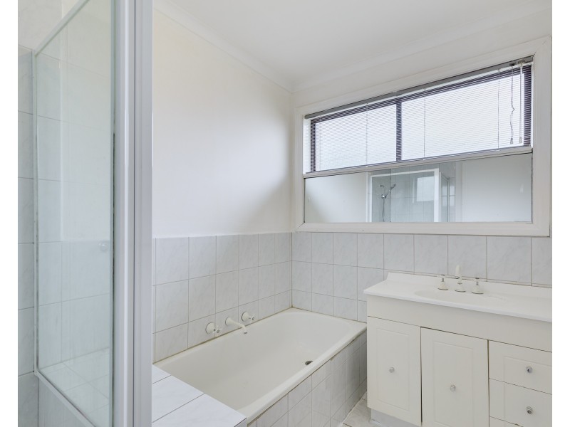 27 Stonehaven Drive, Thomastown VIC 3074