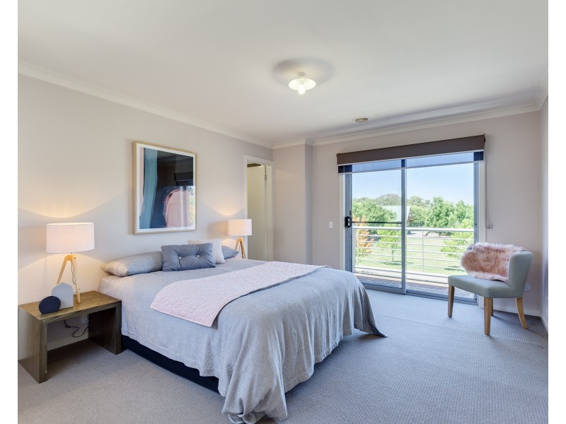 7 Hampden Green, South Morang VIC 3752