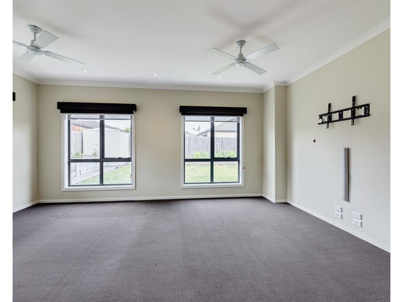 4 Broadleaf Drive, Epping VIC 3076