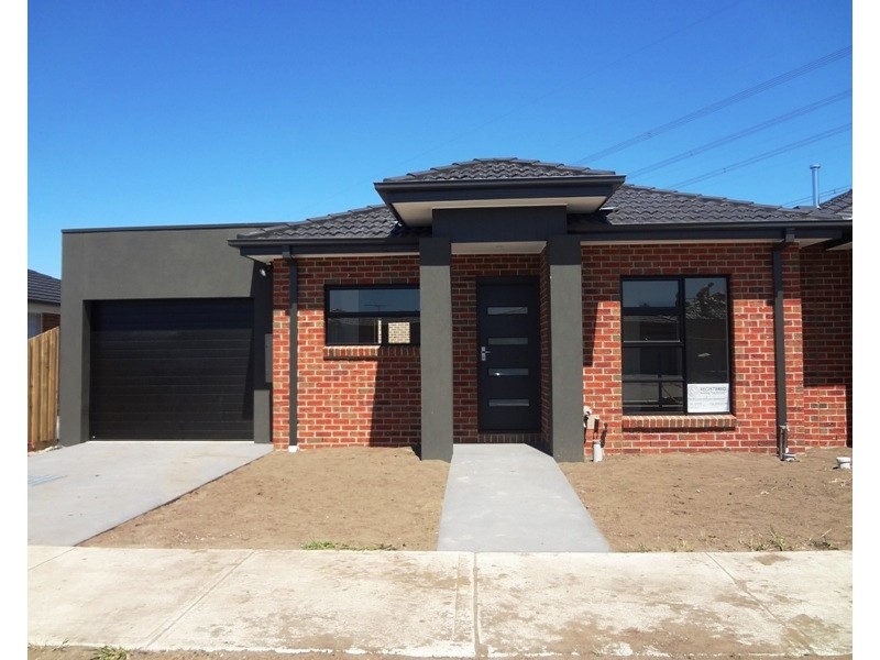 2/4 Hermione Terrace, Epping VIC 3076