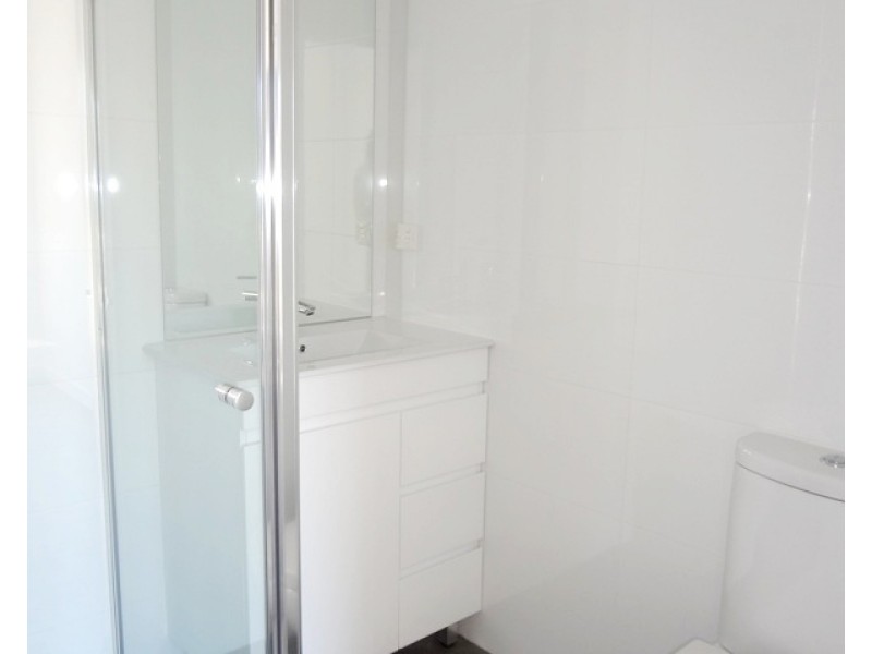 2/4 Hermione Terrace, Epping VIC 3076