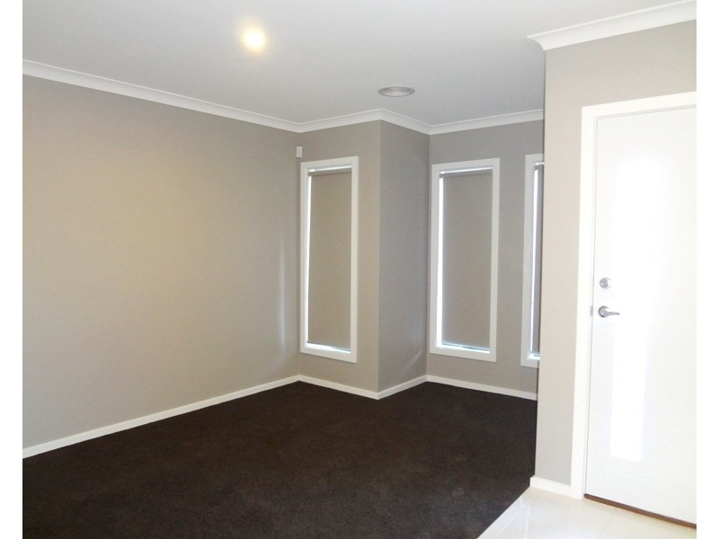 8 Rotino Crescent, Lalor VIC 3075