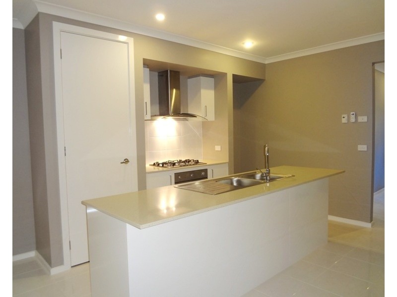 8 Rotino Crescent, Lalor VIC 3075