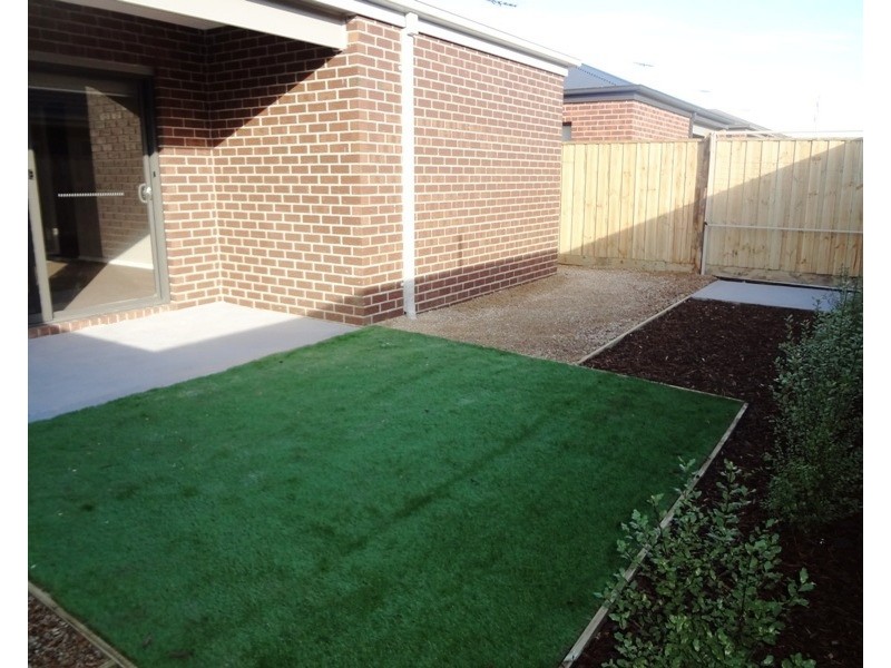 8 Rotino Crescent, Lalor VIC 3075