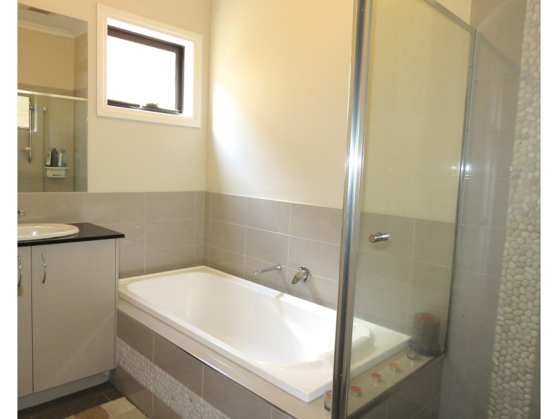 105 Redding Rise, Epping VIC 3076