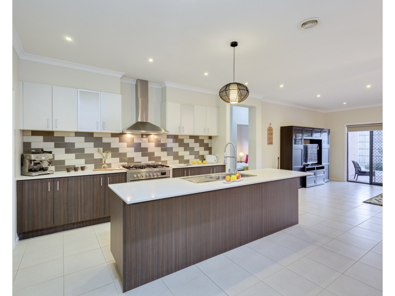 6 Draper Crescent, Epping VIC 3076