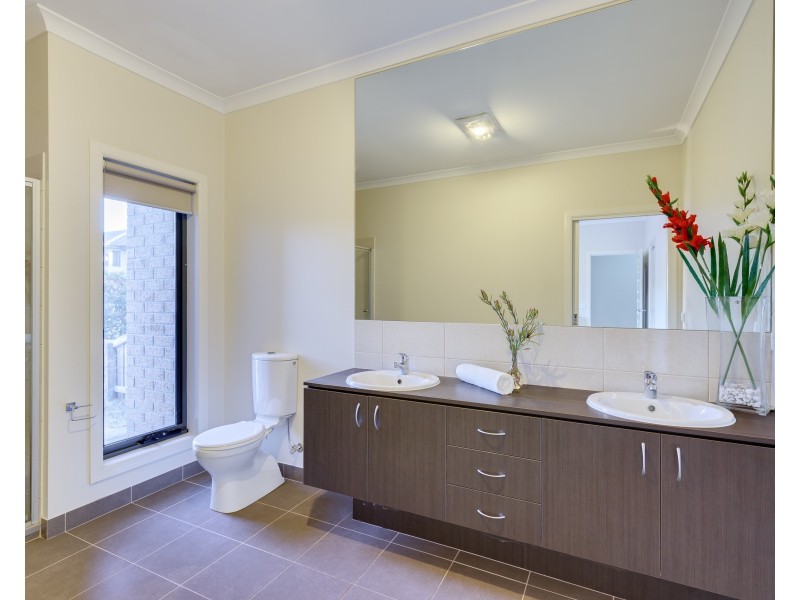 6 Draper Crescent, Epping VIC 3076