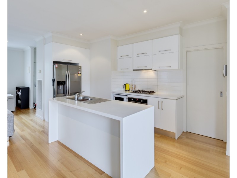 7/16 Young Street, Epping VIC 3076