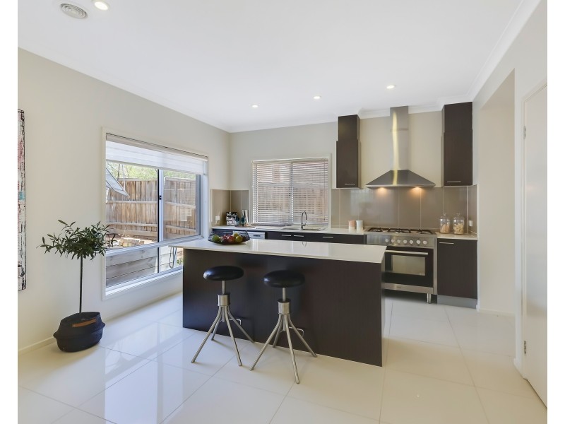 33 Abercrombie Grove, Epping VIC 3076