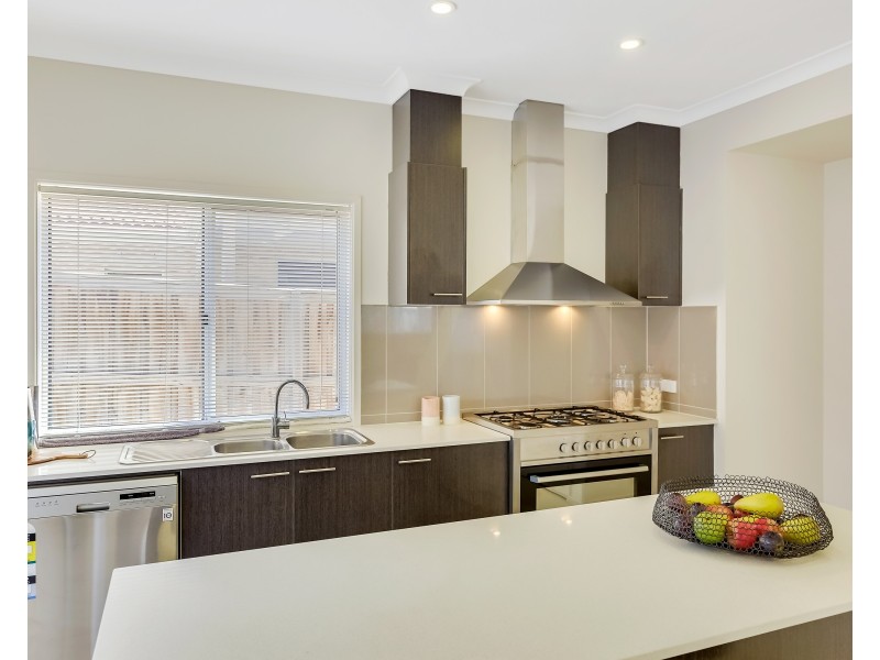 33 Abercrombie Grove, Epping VIC 3076