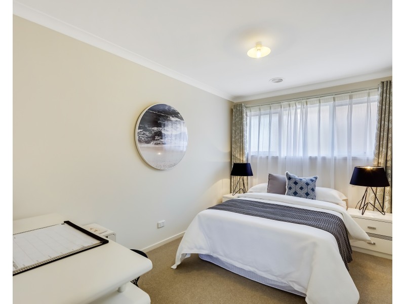 33 Abercrombie Grove, Epping VIC 3076