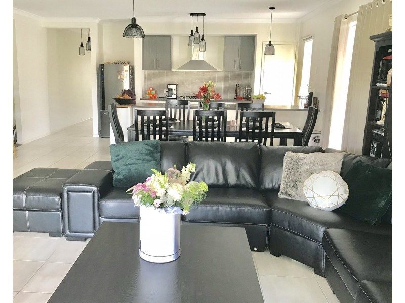 22 Pine Park Drive, Wollert VIC 3750