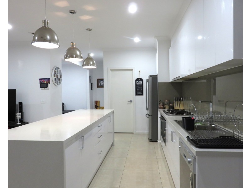 34 Willsmere Way, Mickleham VIC 3064