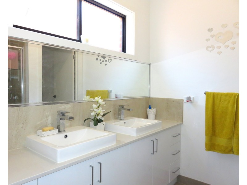 34 Willsmere Way, Mickleham VIC 3064