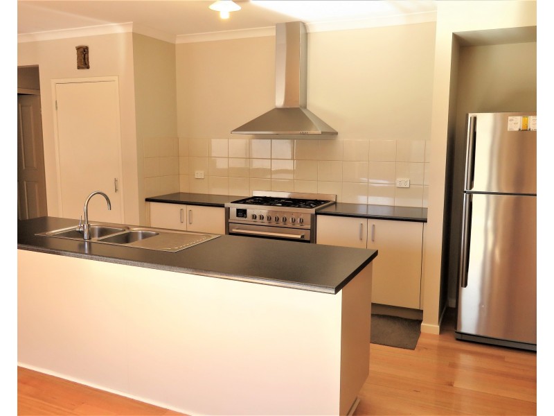 17 Vienna Chase, Lalor VIC 3075