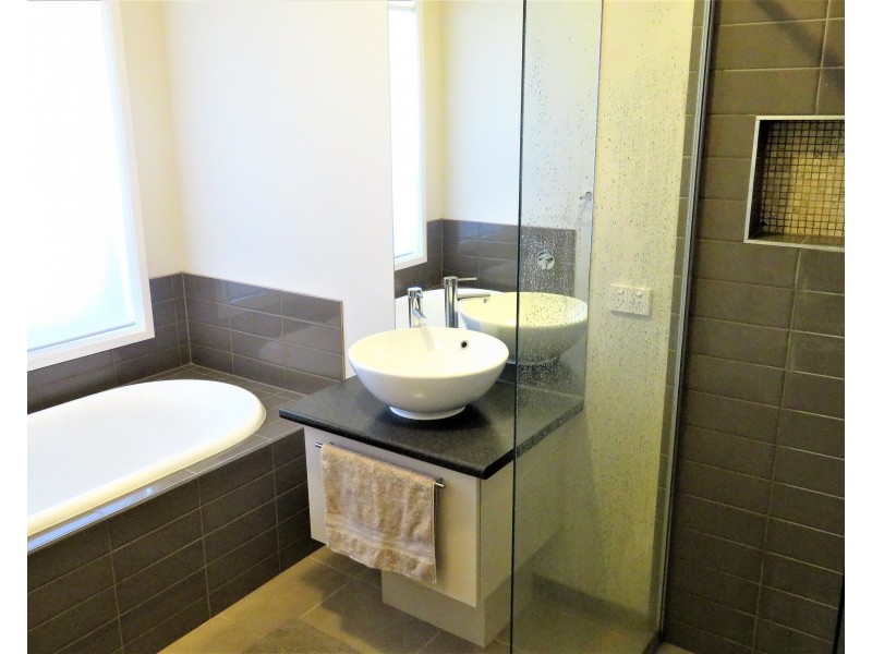 17 Vienna Chase, Lalor VIC 3075