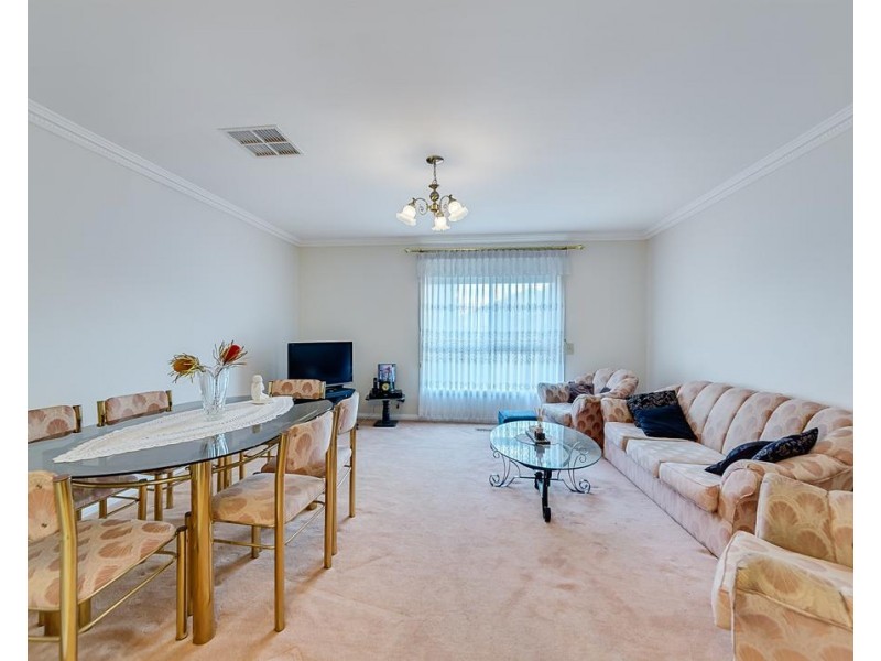 1 Tench Court, Mill Park VIC 3082