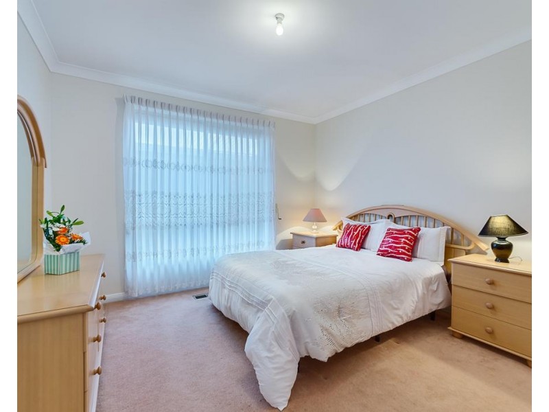 1 Tench Court, Mill Park VIC 3082