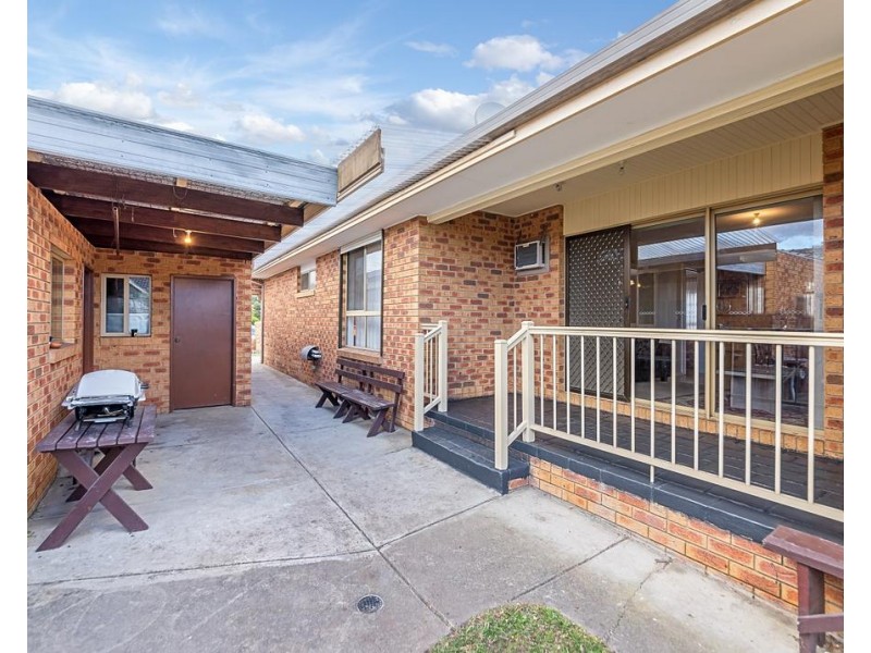 1 Tench Court, Mill Park VIC 3082