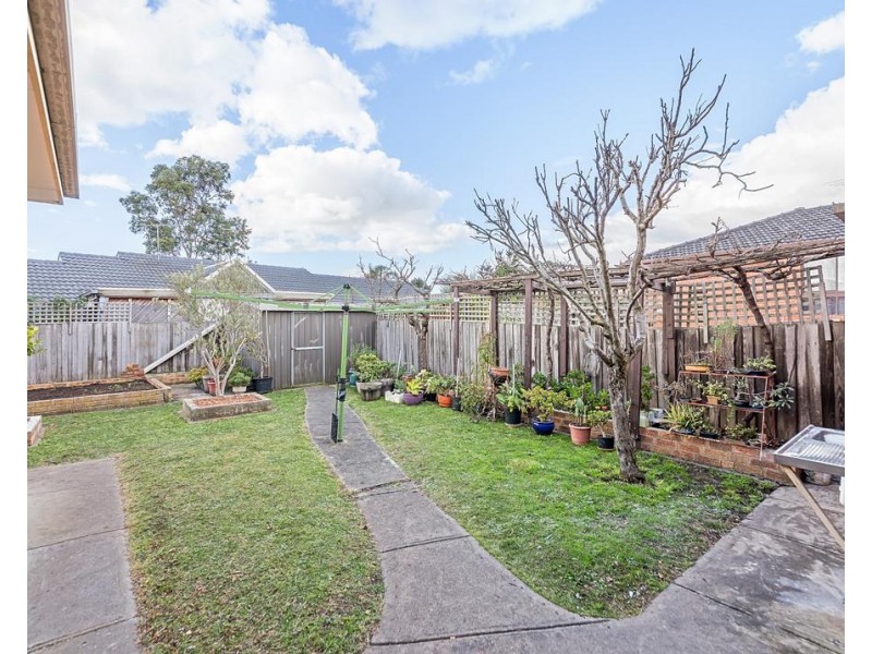 1 Tench Court, Mill Park VIC 3082