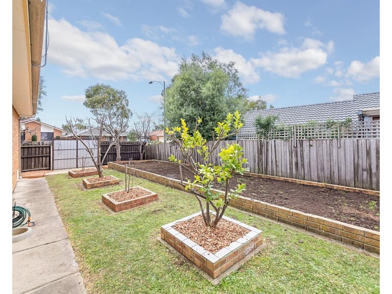 1 Tench Court, Mill Park VIC 3082