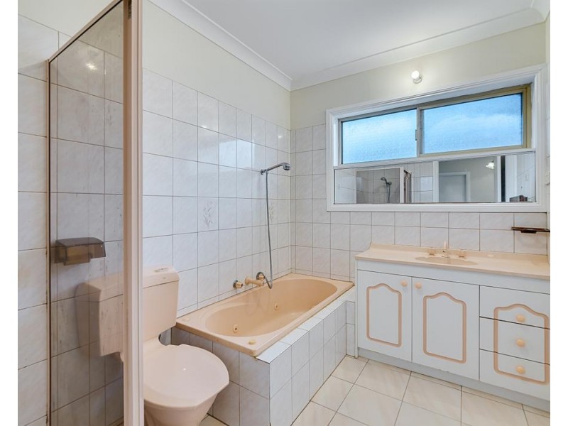 1 Tench Court, Mill Park VIC 3082