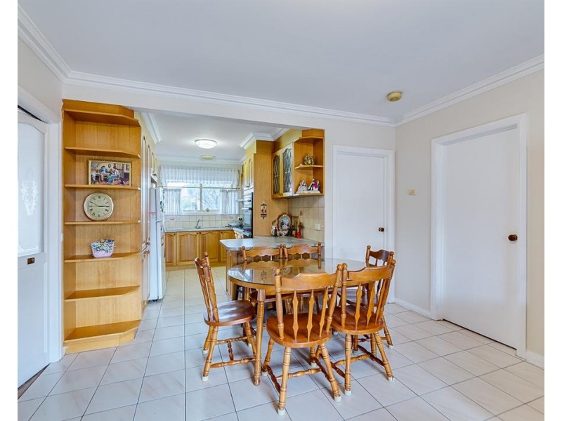 1 Tench Court, Mill Park VIC 3082