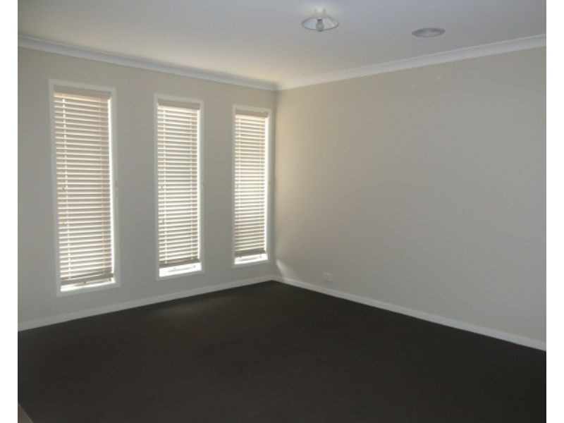 12 Port Road, Doreen VIC 3754