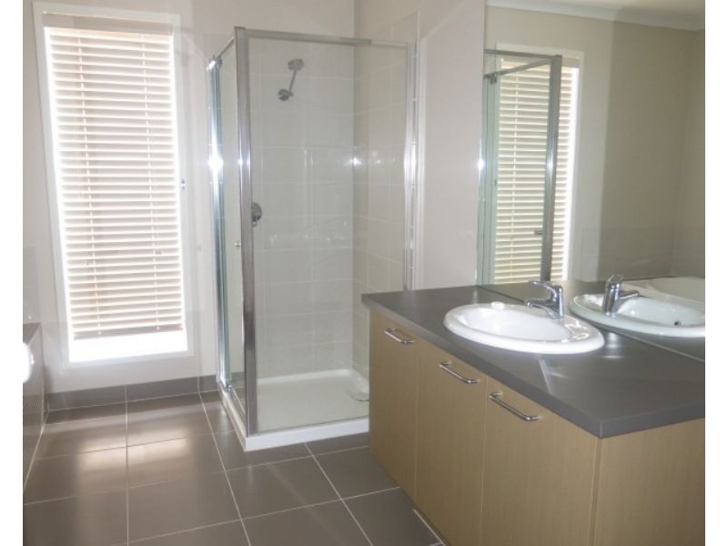 12 Port Road, Doreen VIC 3754