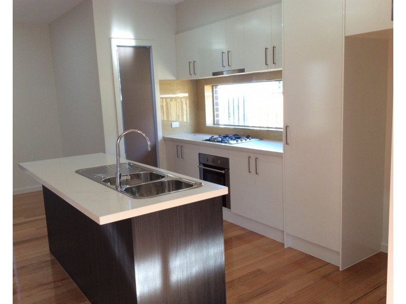 2/3 Redding Rise, Epping VIC 3076