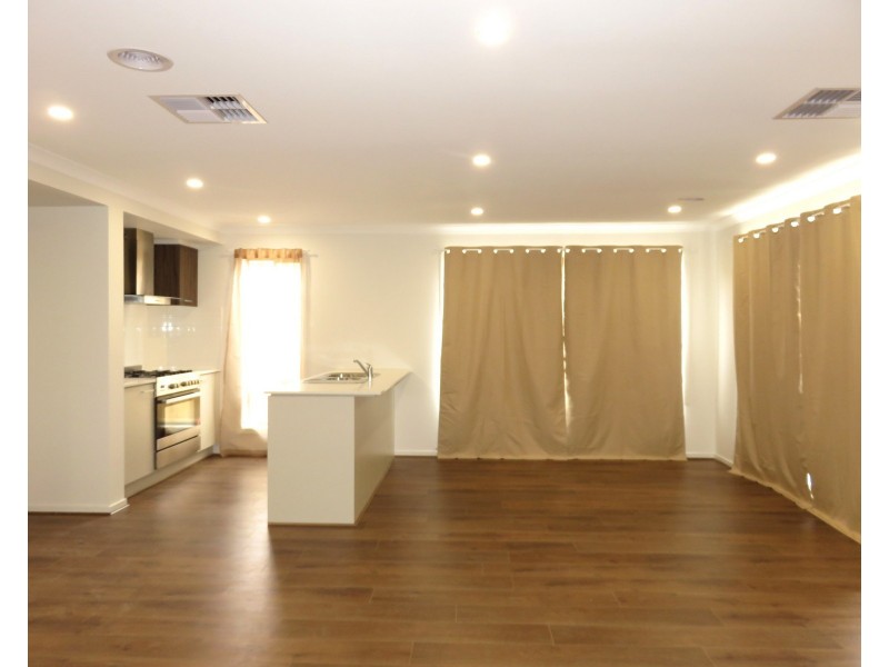 16 Jolimont Avenue, Mickleham VIC 3064