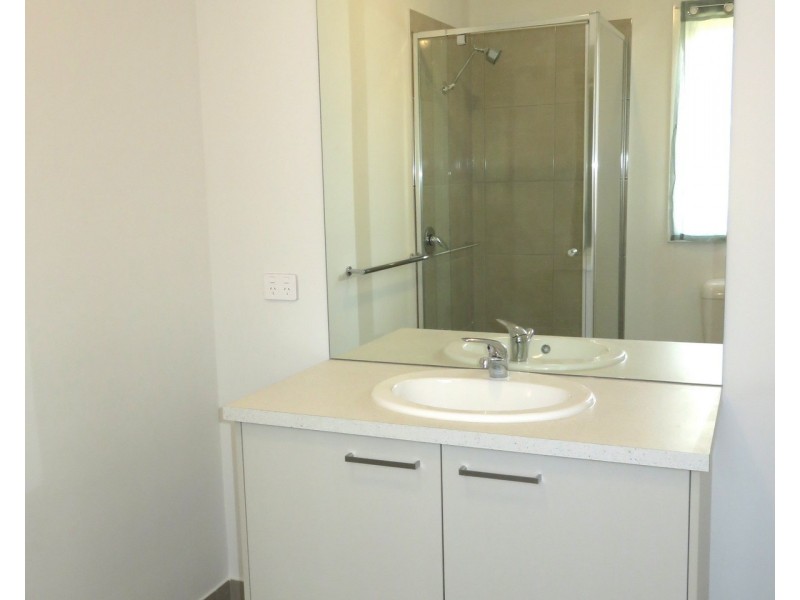 16 Jolimont Avenue, Mickleham VIC 3064