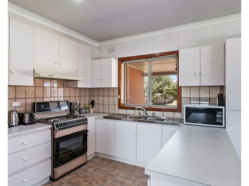 17 Juniper Crescent, Thomastown VIC 3074