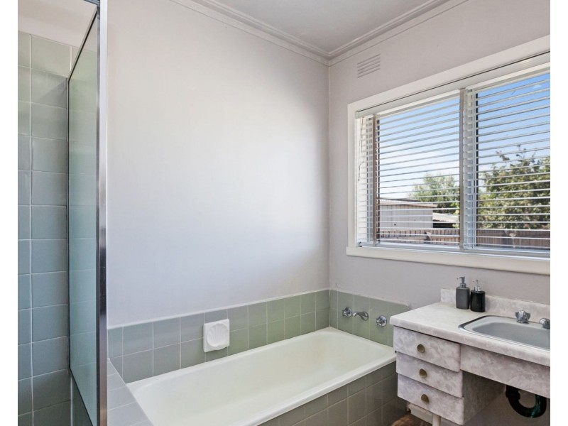 17 Juniper Crescent, Thomastown VIC 3074