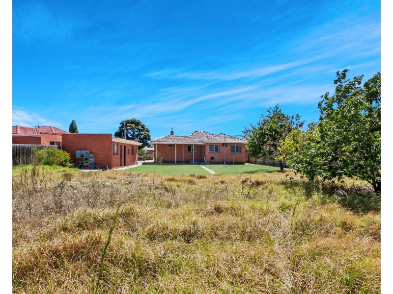 17 Juniper Crescent, Thomastown VIC 3074