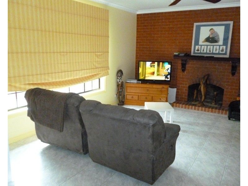 2 Silverthorn Court, Mill Park VIC 3082