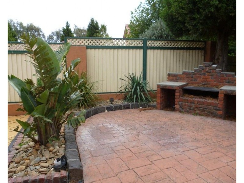 2 Silverthorn Court, Mill Park VIC 3082