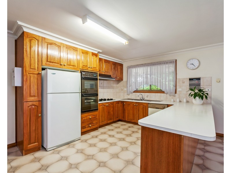 42 Edmund Rice Parade, Watsonia North VIC 3087