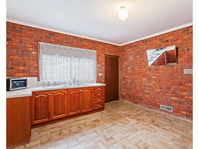 42 Edmund Rice Parade, Watsonia North VIC 3087