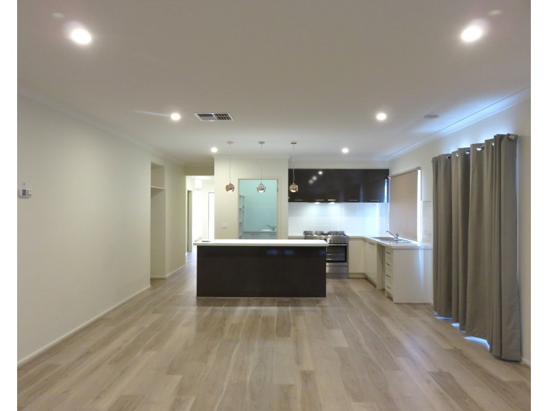 10 Mattamber Road, Wollert VIC 3750